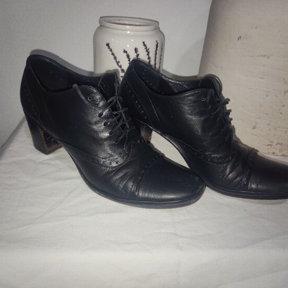 Rocco P. Ankle Boot Sz 38 / 7 Black Buttery Soft Leather Detail Womens